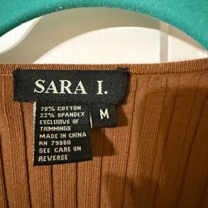 Sara I. Brown Ribbed sweater top